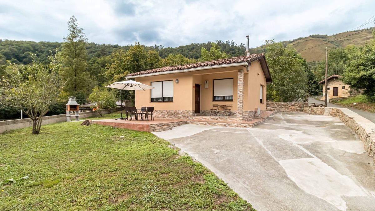 Luena House | House with Garden in the Mountains of the Pasiego Valleys