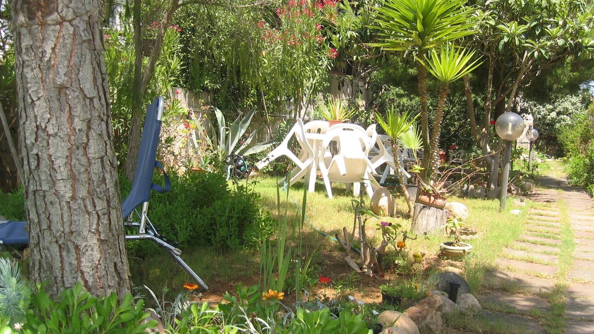 Porto Pino House | House with garden Lella