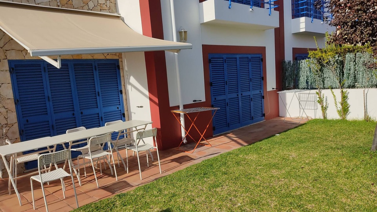 Manta Rota House | House with garden near the beach