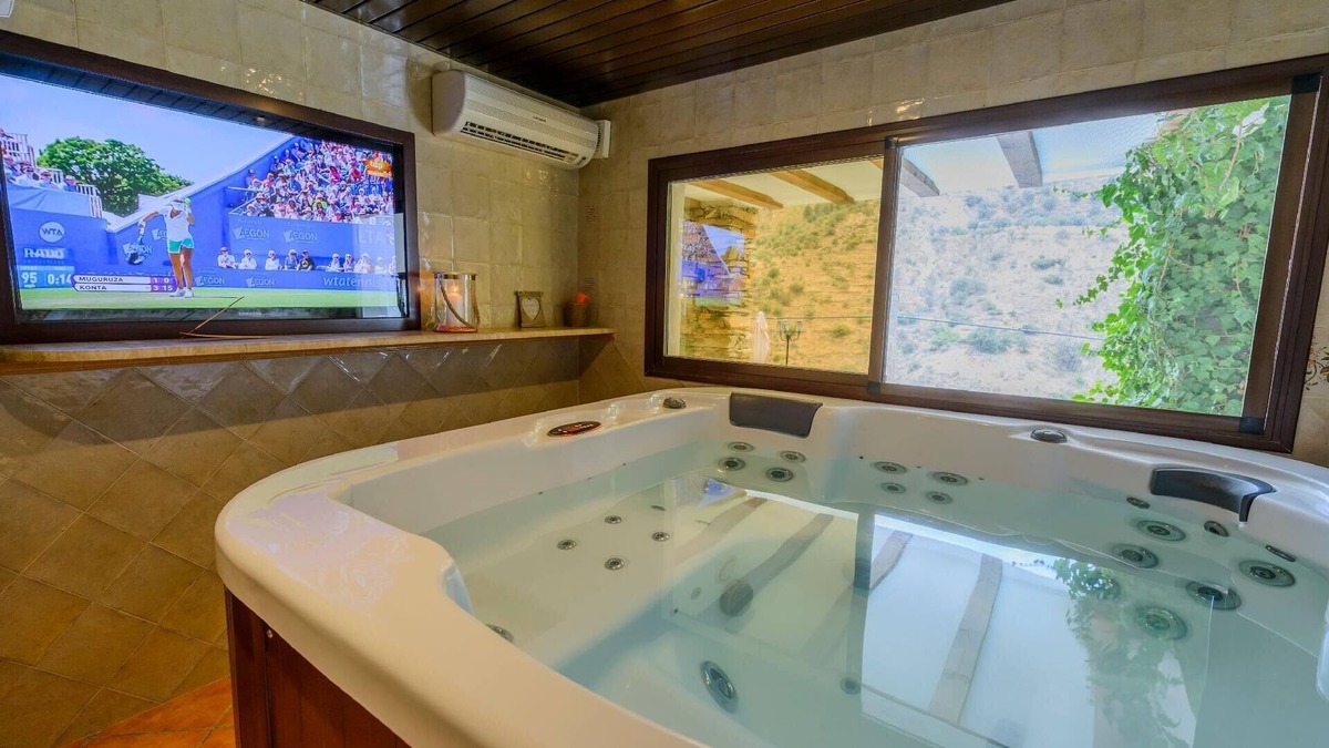 Laroya Other | House with integrated rock wall and jacuzzi