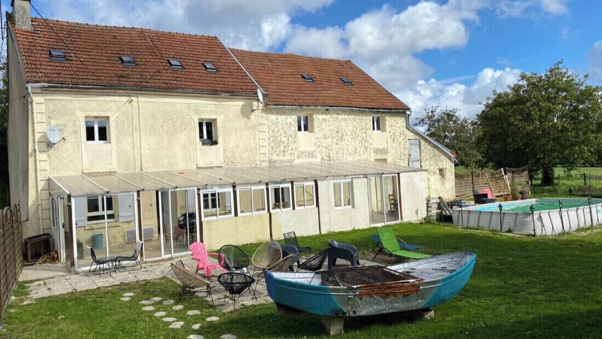 Verdelot House | House with many rooms, summer swimming pool, disco, 14 rooms