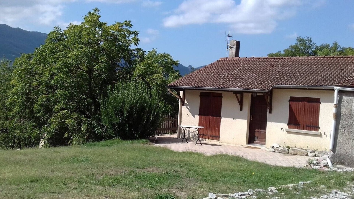 Saillans House | House with mountain views