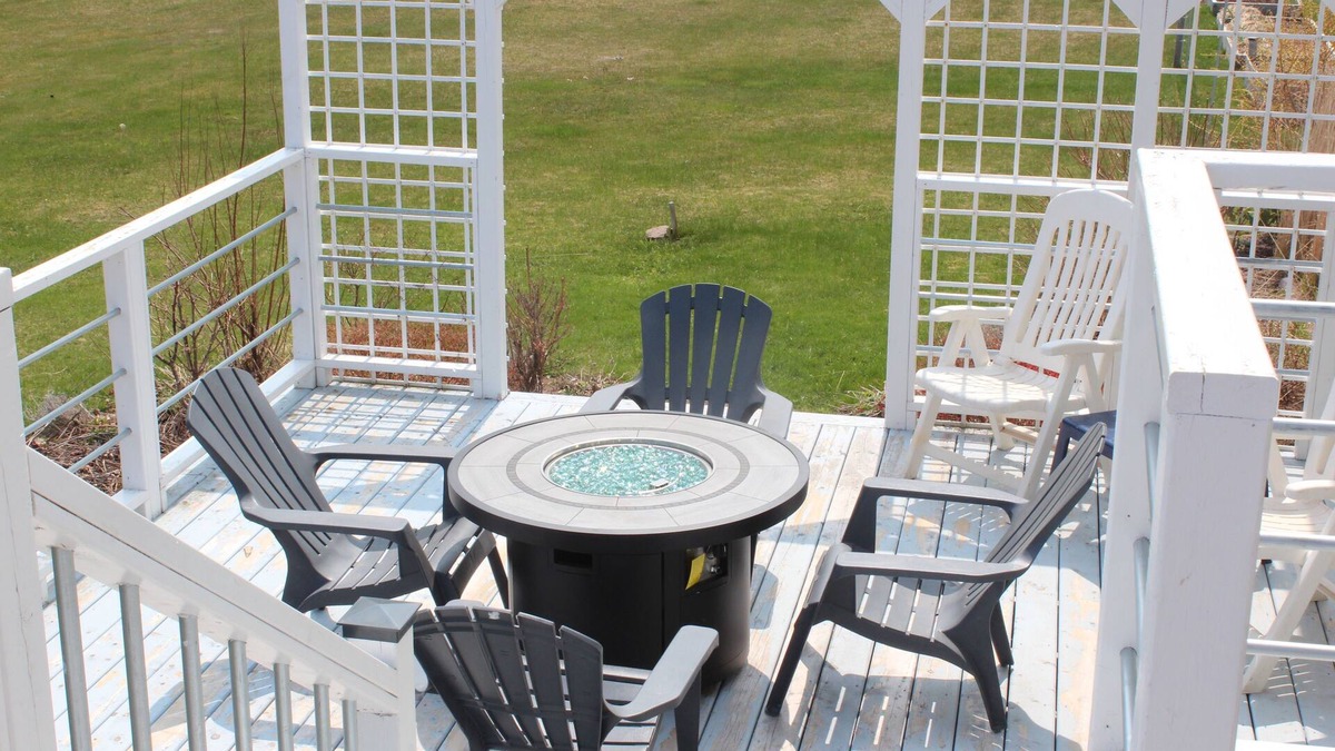 Saint-Joseph-de-Kent House | House with multi-level deck and water views in Bouctouche