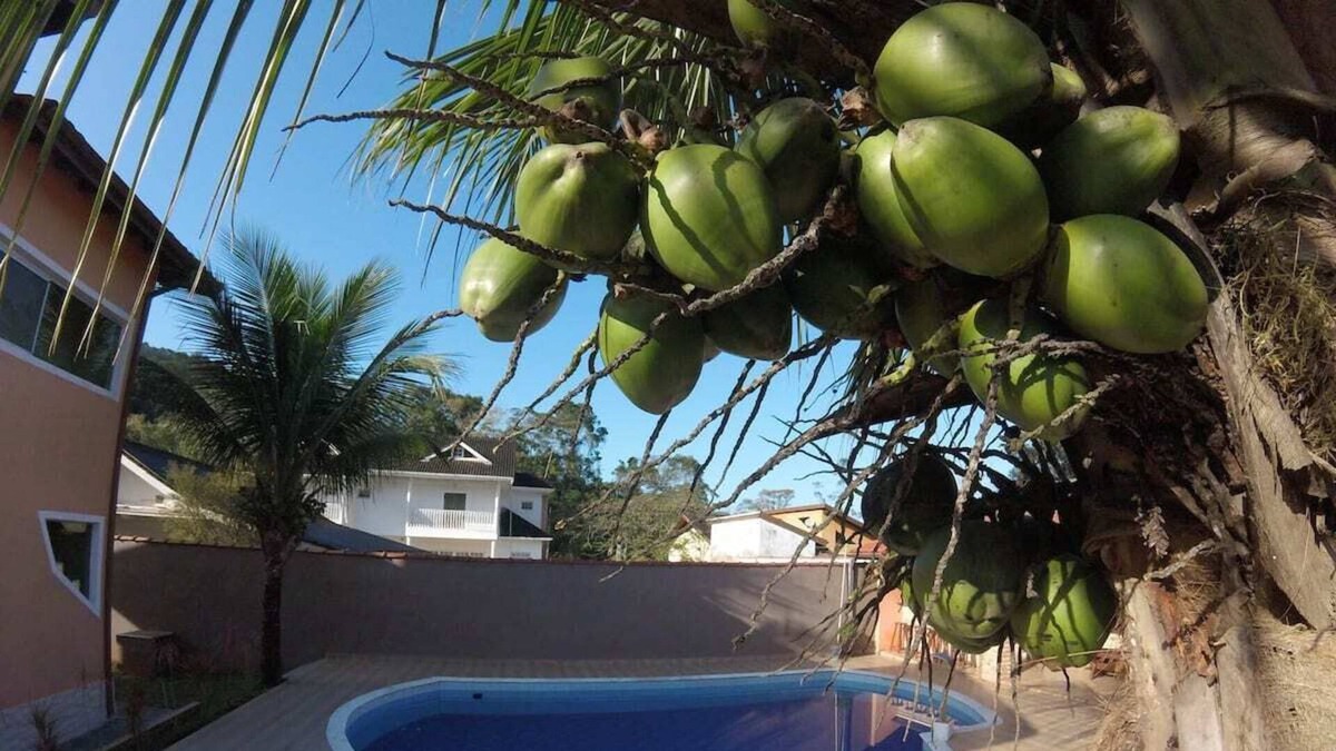 Mococa House | House with pool and barbecue in a closed condominium