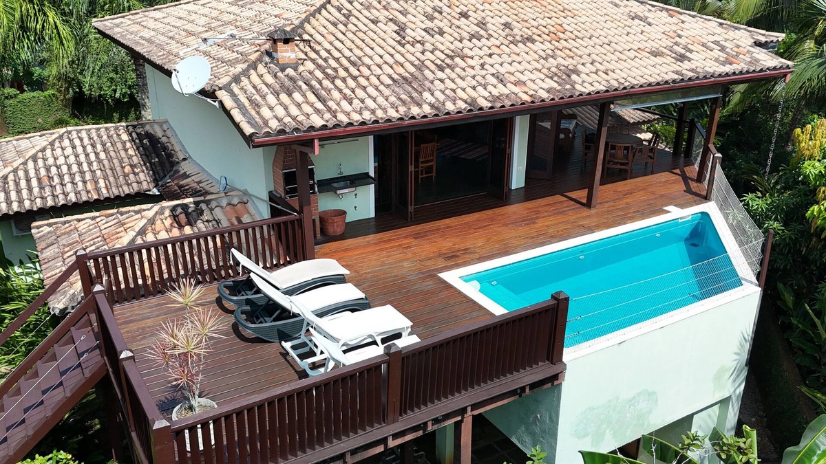 Saco da Capela House | House with pool and sea view in upmarket neighborhood for up to 10 people with WIFI.