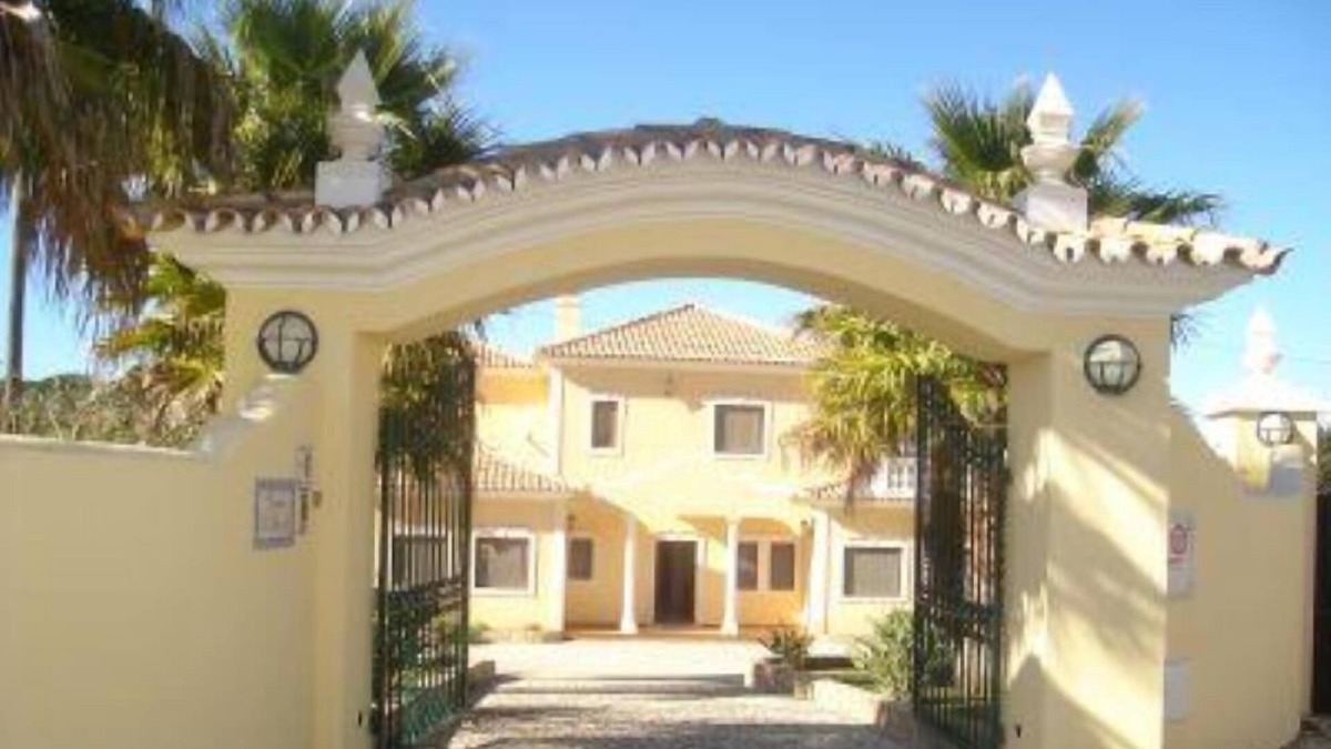 Figueiral Villa | House with pool and garden
