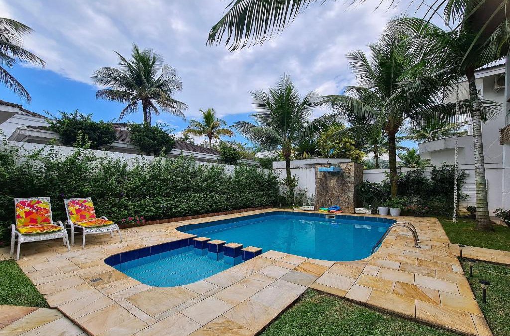 Jardim Acapulco House | House with pool, balcony and leisure in a condo