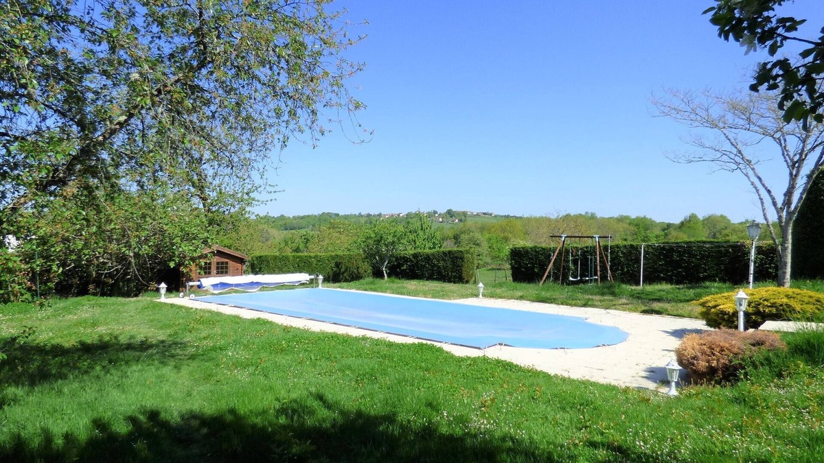 Tourtoirac House | House with pool in a quiet hamlet, 4 fields