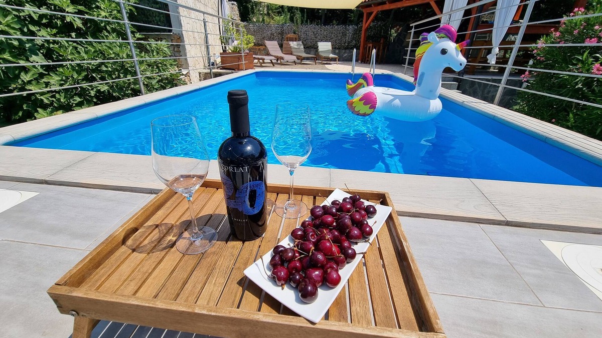 Jadranovo Apartment | House with pool, whirlpool and sauna