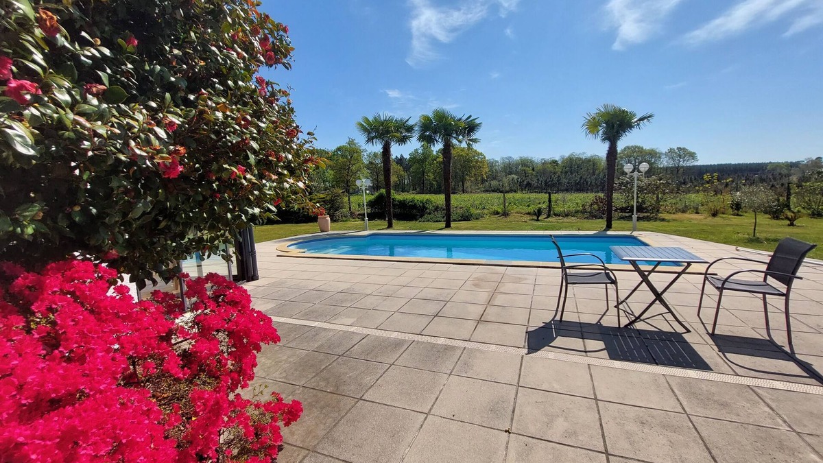 Bostens House | House with private pool for family vacations near golf courses and lakes