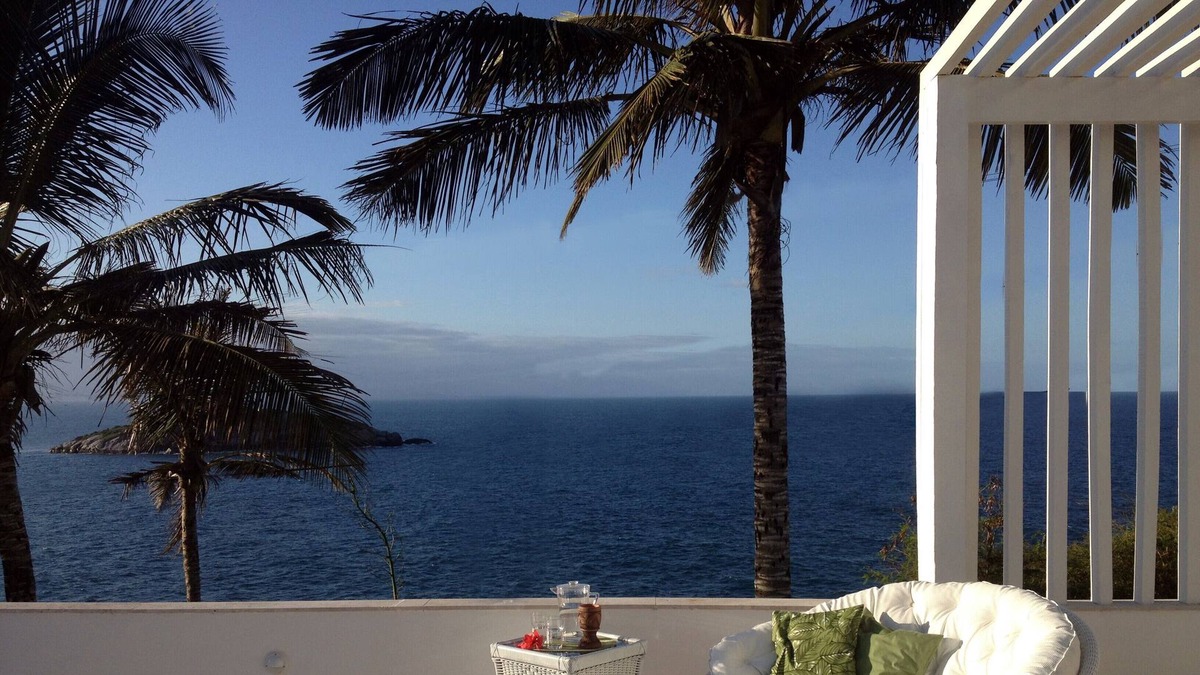 Joao Fernandes House | House with Stunning Ocean View 100 mt. from Joao Fernandinho beach