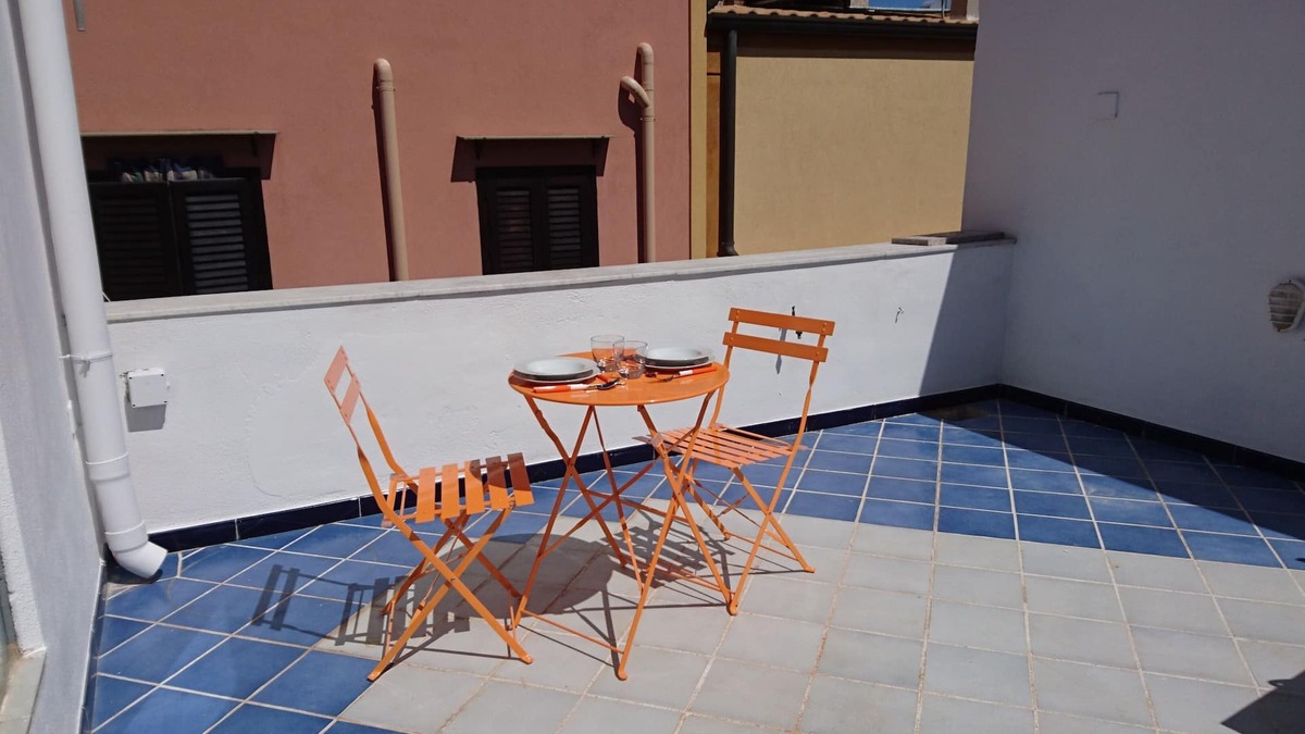 Ustica House | House with sunny terrace in the heart of the village (renovated in 2016).