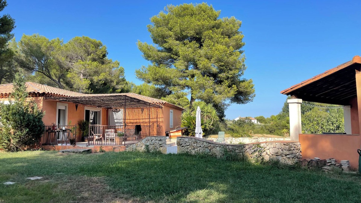 Velaux House | House with swimming pool and Clim for 6 people - near Aix en Pce and Marseille.