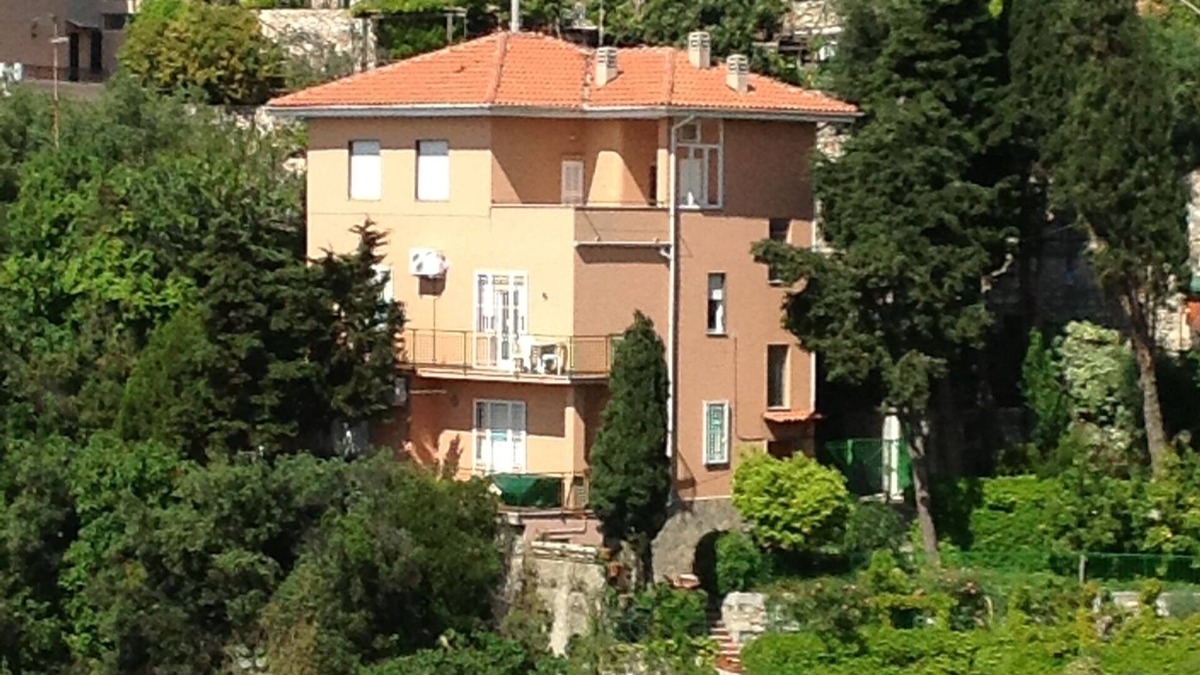 Finale Ligure Apartment | House with terrace with wonderful sea view three minutes from the beach