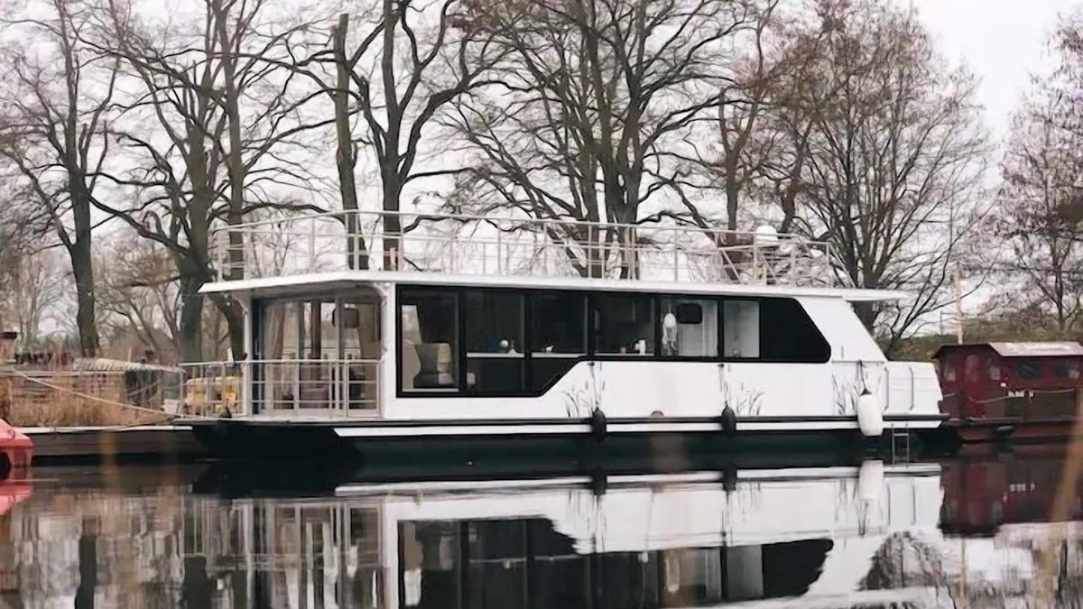Domitz Apartment | Houseboat for 4 guests with 50m² in Dömitz (188474)