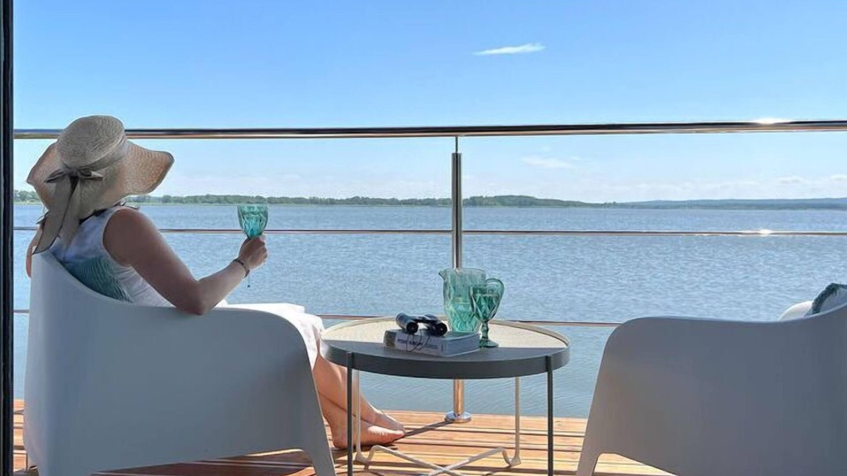 Mielno Boat Rental | Houseboat in Łazy near Baltic Sea & Lake Jamno