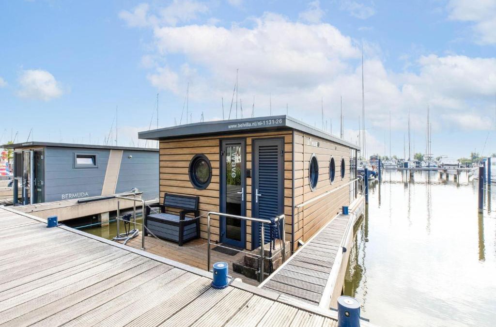 Volendam Boat Rental | Houseboat in Volendam Marina