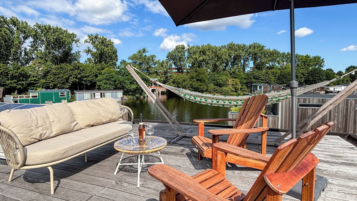 Stadionbuurt Boat Rental | Houseboat independent living space, 70m2, swimming near Amsterdam center