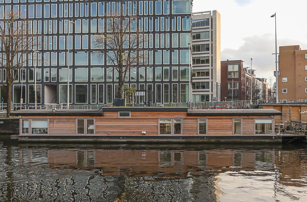 Weesperzijde Bed & Breakfast | HouseBoat next to AMSTEL