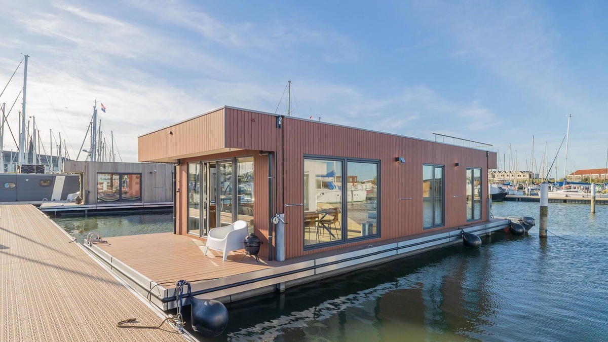 Monnickendam Boat Rental | Houseboat: "Splendid" at Marina Monnickendam tender included
