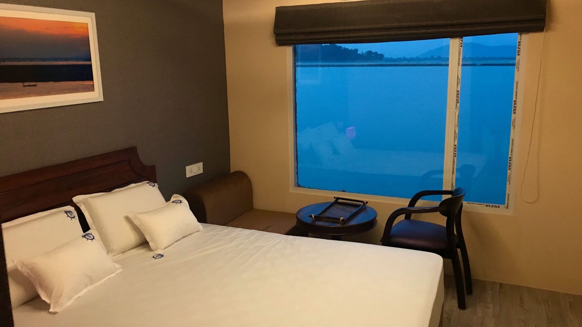 Sualkuchi Boat Rental | Houseboat Stay on the mighty Brahmaputra