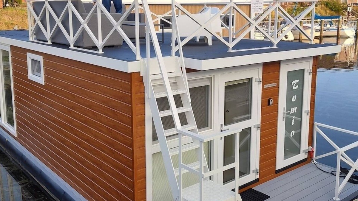 Monnickendam Boat Rental | Houseboat Tomio NS001