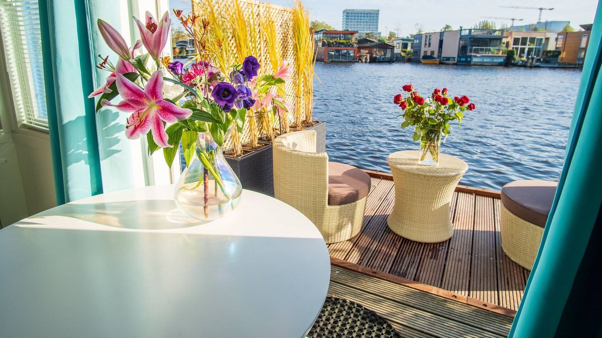 Westlandgracht Boat Rental | Houseboat – wake up with great view!