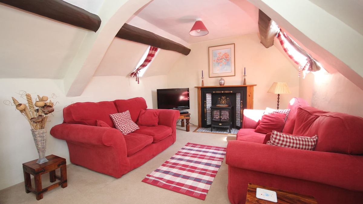 Nether Stowey House | Housekeepers, sleeps 4/5, characterful, beamed property near the Quantock Hills.