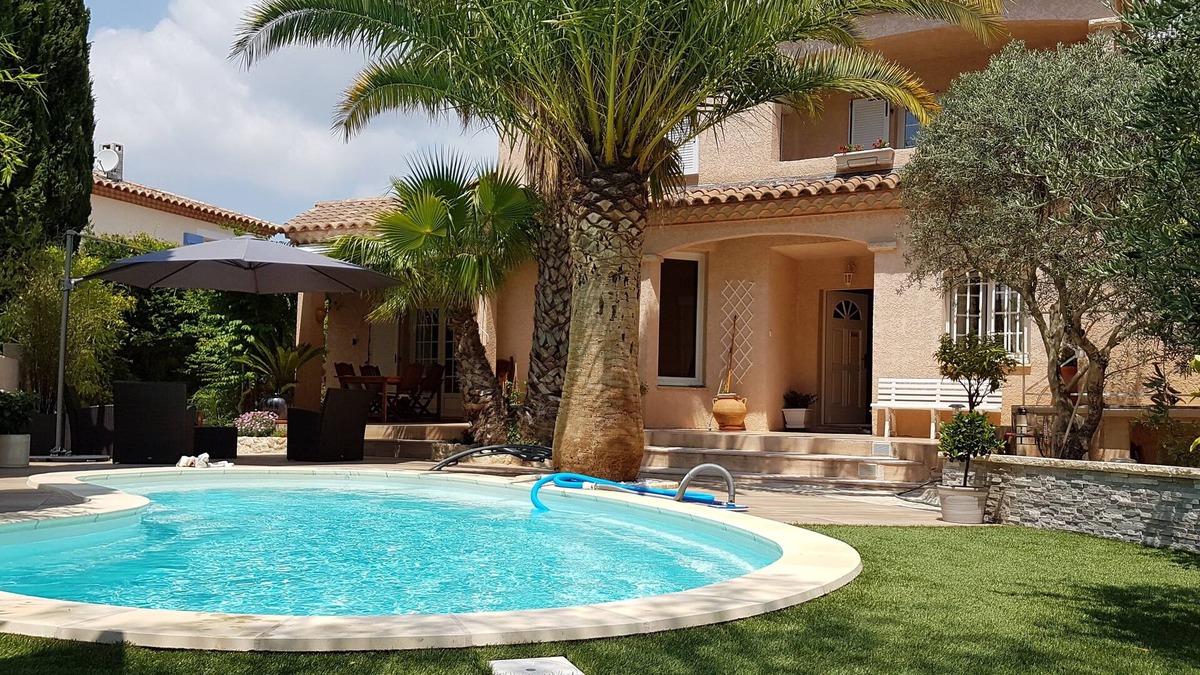 Castelnau-le-Lez Villa | houses/villas - 9 rooms - 8 persons