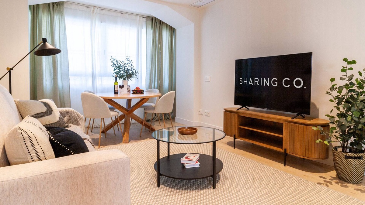 Nueva Espana Apartment | Housing Castellana X X V I I I by Sharing Co