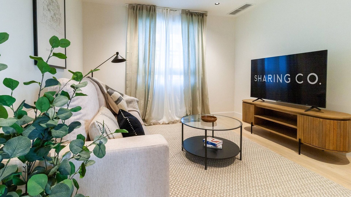Nueva Espana Apartment | Housing Castellana X X I X by Sharing Co