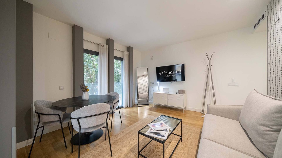 Chueca Apartment | Housing Victor Hugo I by Sharing Co