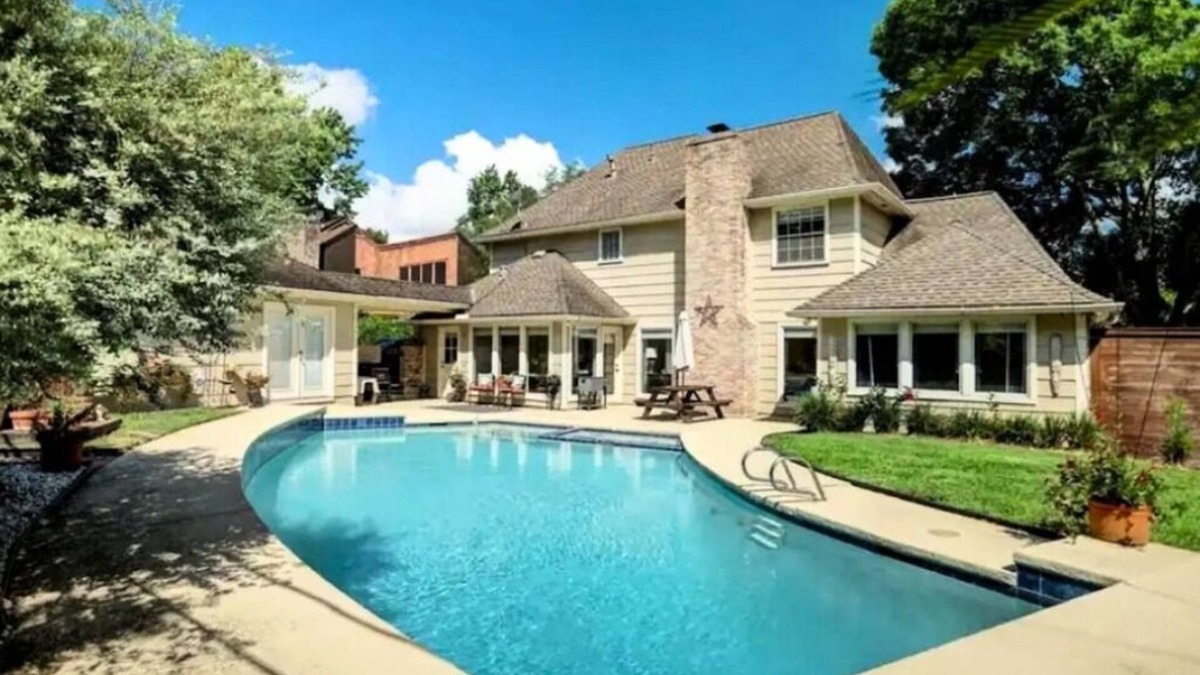 Ponderosa Forest House | Houston Getaway 6BR with Pool and Wi-Fin