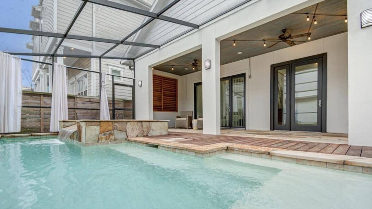 Houston Heights House | Houston Heights large luxury home with pool. 3,700 sf. 4 car parking