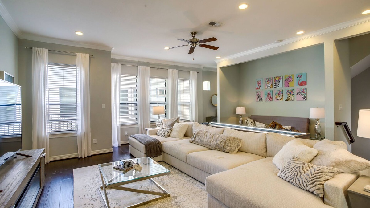 Washington Ave./ Memorial Park House | Houston Home w/Rooftop Patio & Downtown Views!