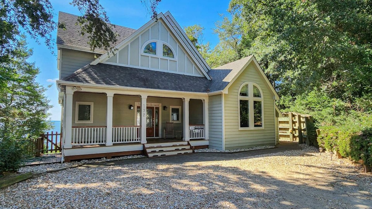Tuckahoe House | How Sweet The Sound - Beautiful 3 BR Soundfront home overlooking the Currituck Sound w/Private Pool