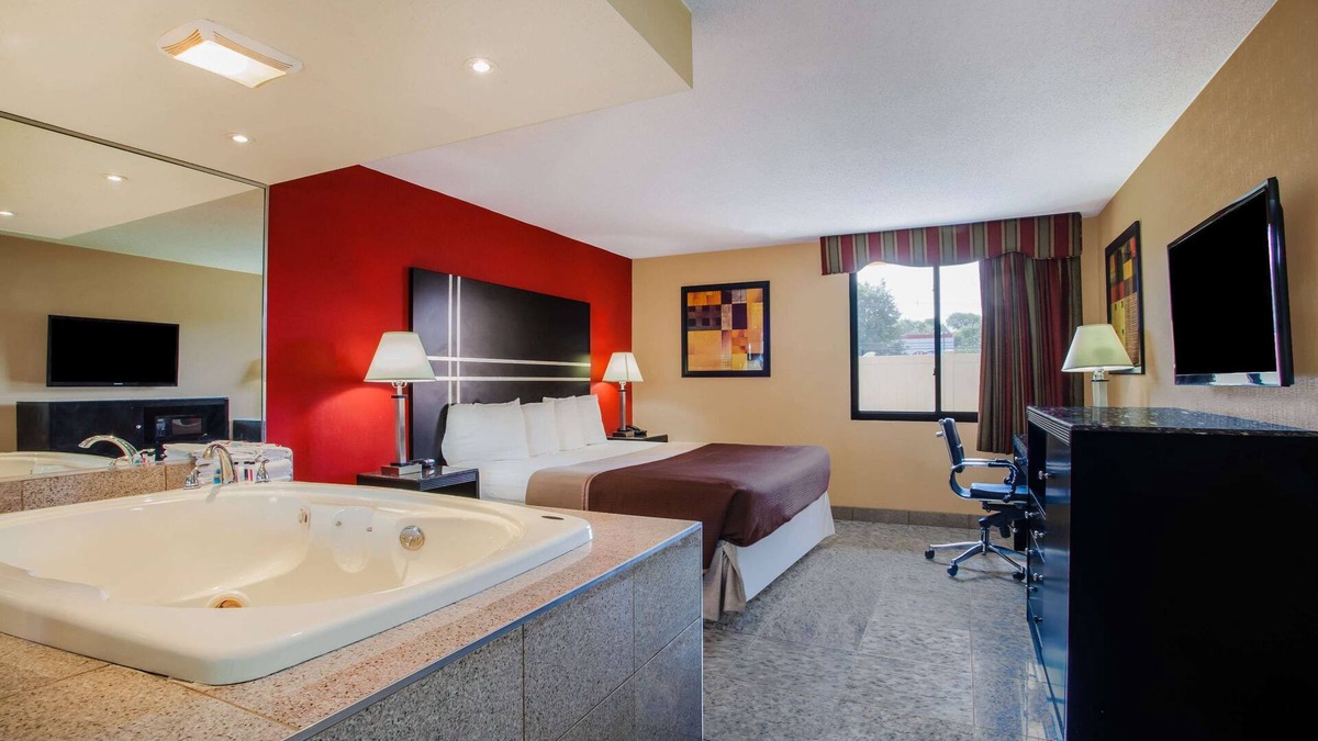 North Plainfield Hotel | Howard Johnson by Wyndham North Plainfield