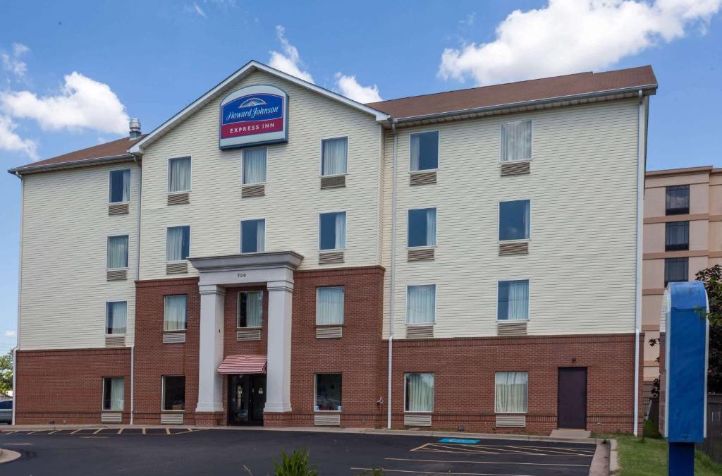 Highland Park Hotel | Howard Johnson by Wyndham Airport