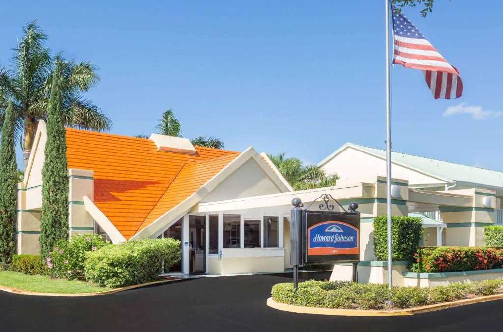 Vero Beach Hotel | Howard Johnson by Wyndham Vero Beach / Downtown