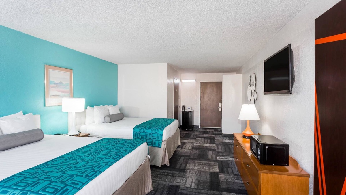 Winter Haven Hotel | Howard Johnson by Wyndham Winter Haven FL