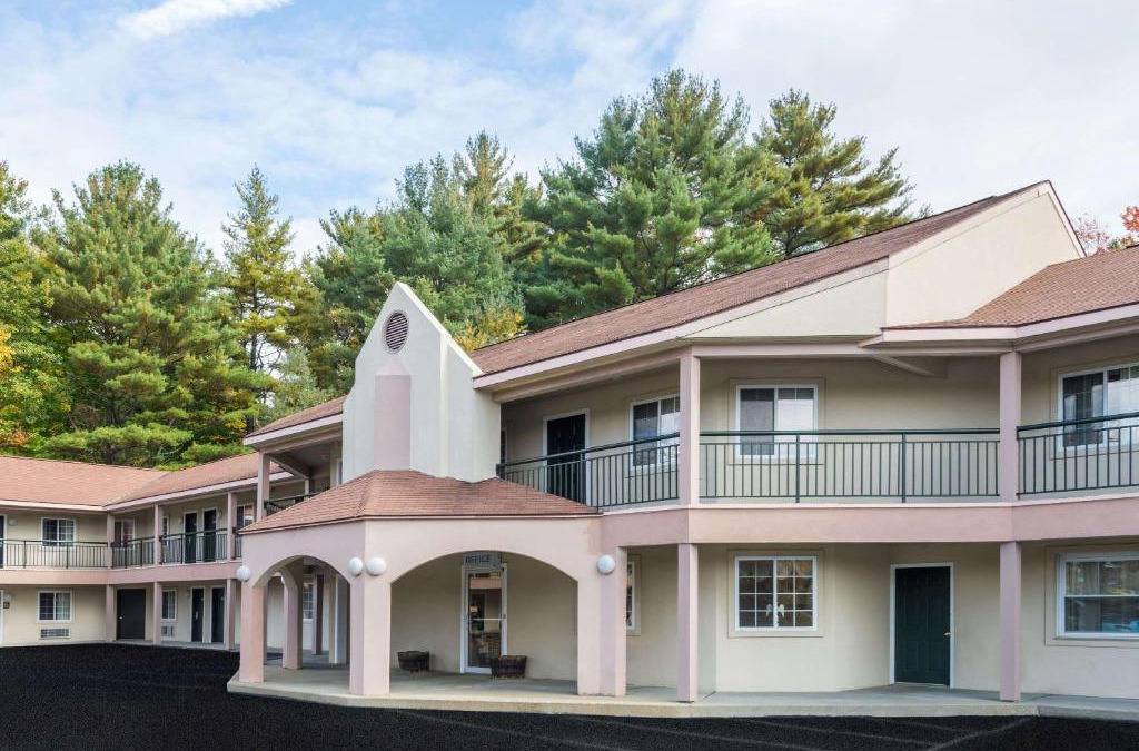 Lenox Hotel | Howard Johnson by Wyndham Lenox