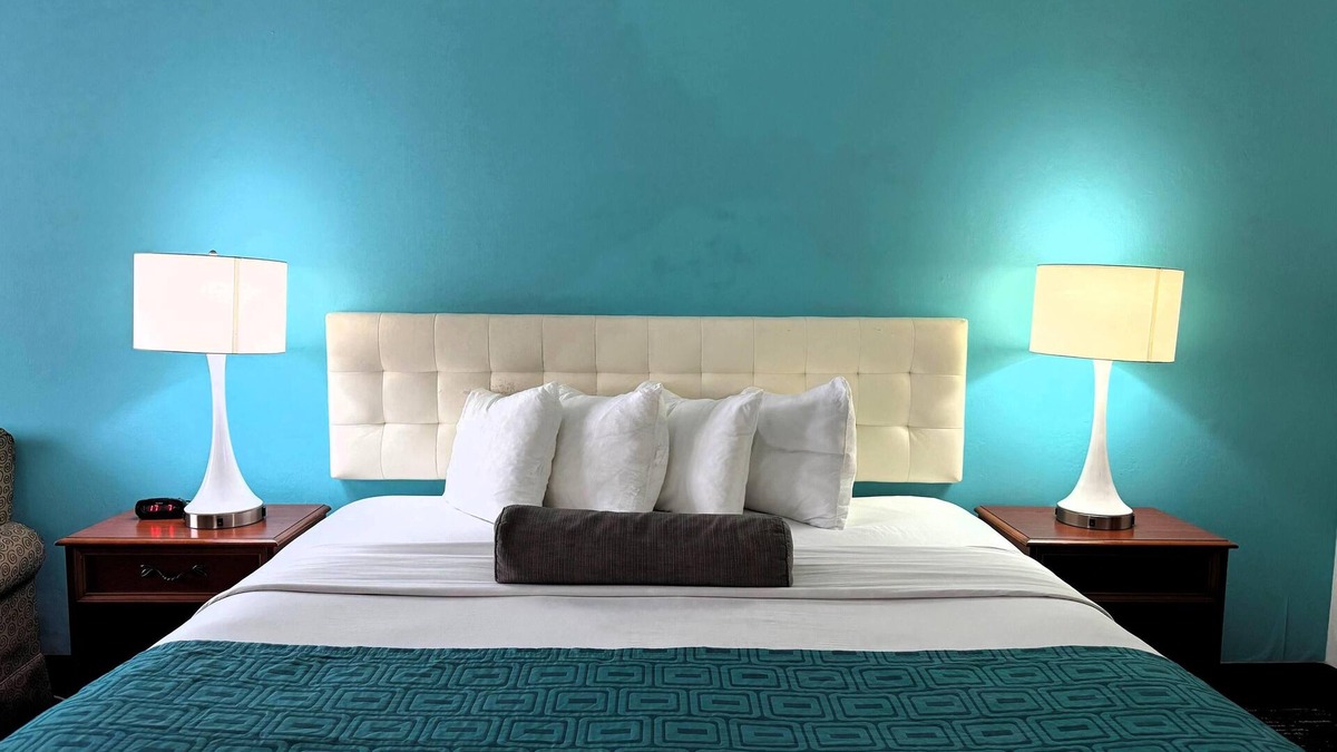 Evansville Hotel | Howard Johnson by Wyndham Evansville East