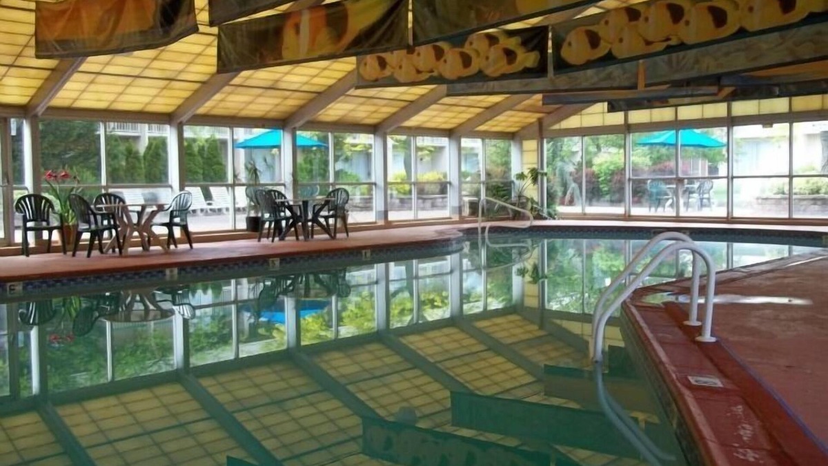 Toms River Hotel | Howard Johnson Hotel by Wyndham Toms River