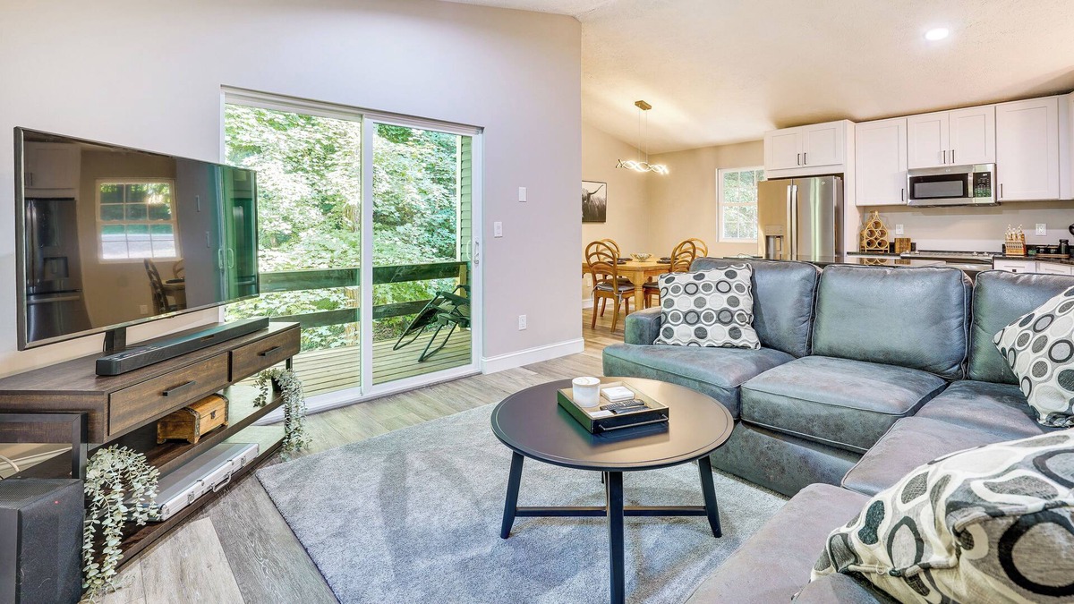 Howard House | Howard Retreat w/ Deck + Fire Pit, 1 Mi to Lake!