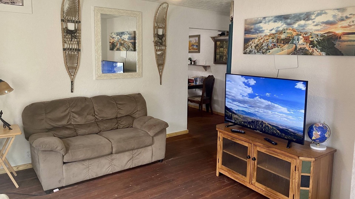 Central - Terry Cottage | Howard's Hideaway Cottage - Unique Montana Retreat