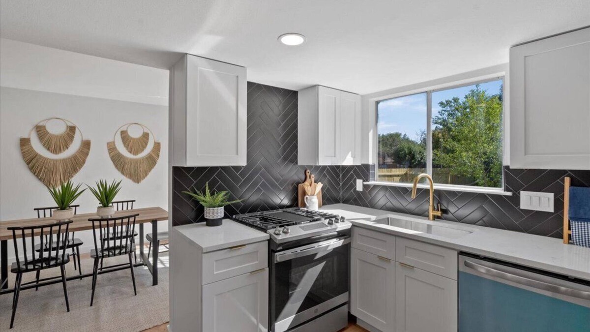 Milwood House | Howdy! Modern stay in Austin