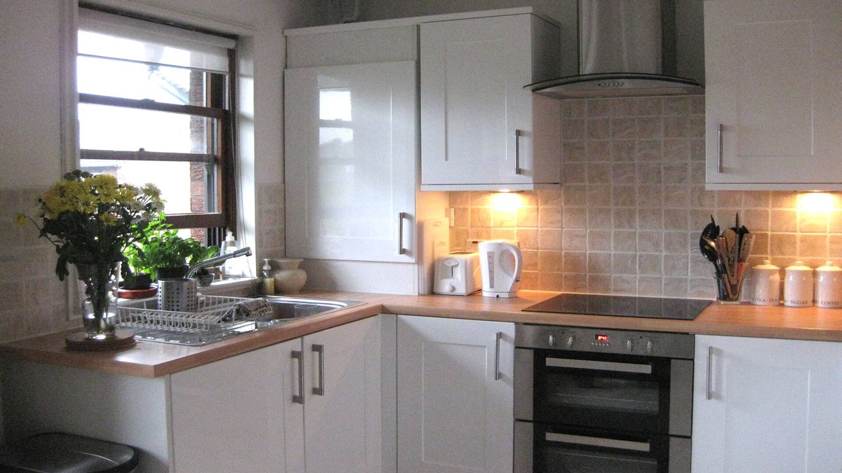 Askew Apartment | HR Bright, airy, Apartment, Hammersmith, Superb West London Location