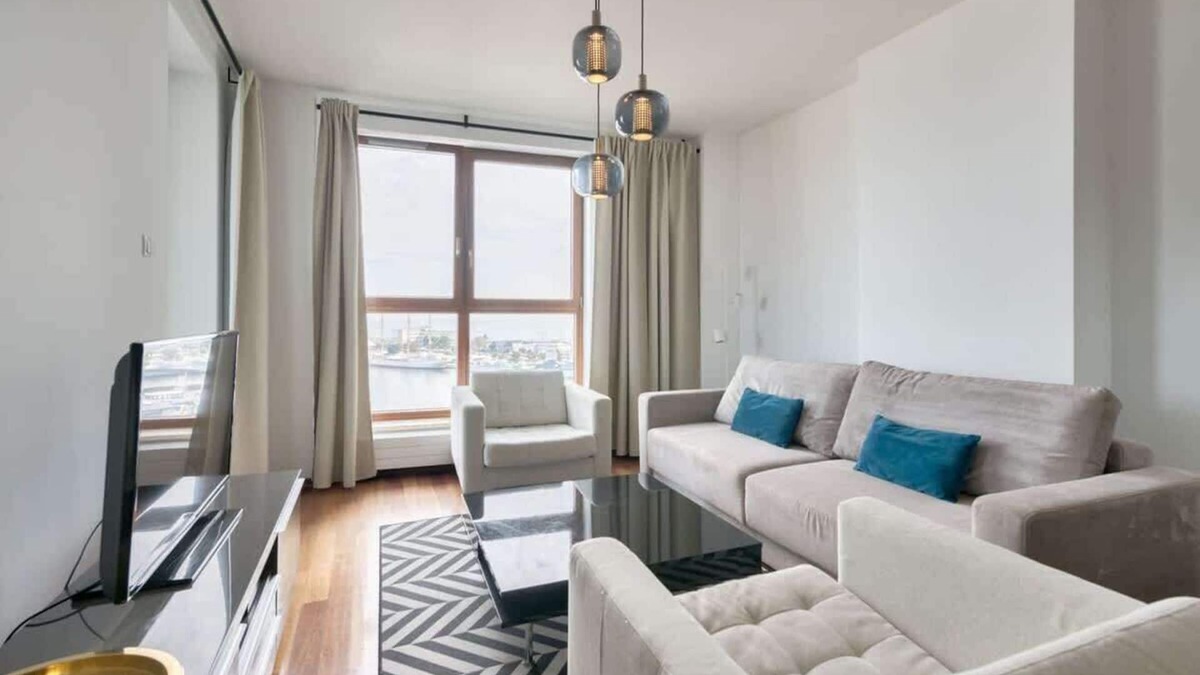 Srodmiescie Apartment | Hryniewickiego 6B | Comfortable Apartament | Balcony and Sea View