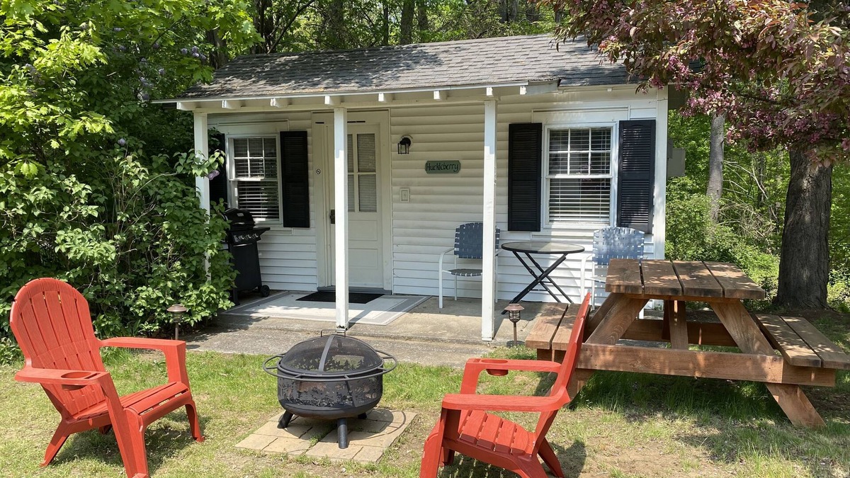 Lake George Cottage | Huckleberry Cottage at Cozy Nook
