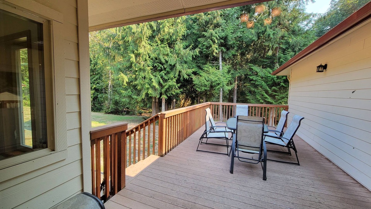Sequim House | Huckleberry Hideaway | Whole Family Getaway